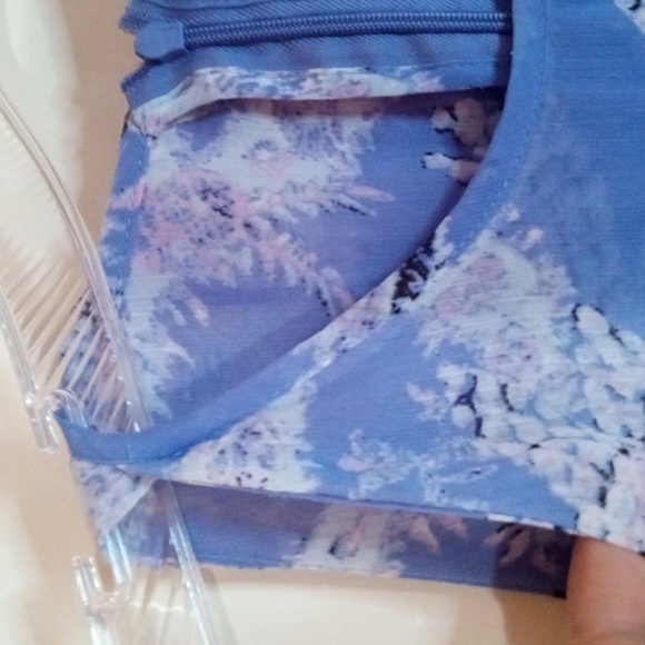 Violet & Claire sheer sleeveless pintuck trapeze blouse - Picture 3 of 11